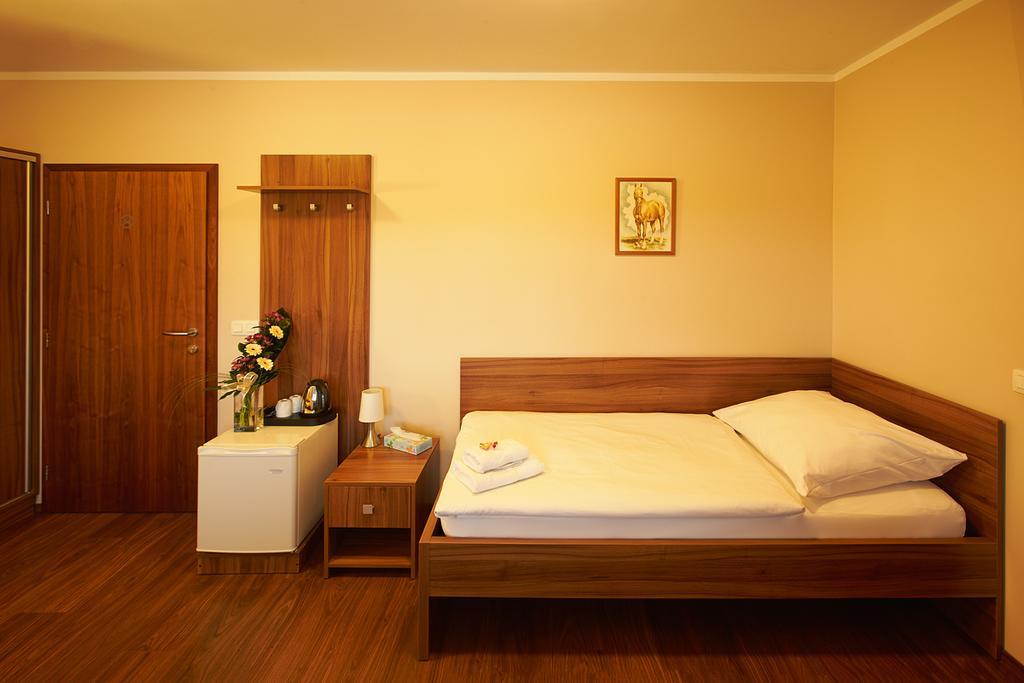 Hotel Horse Riding - Jezdecky Areal Trsice Ruang foto
