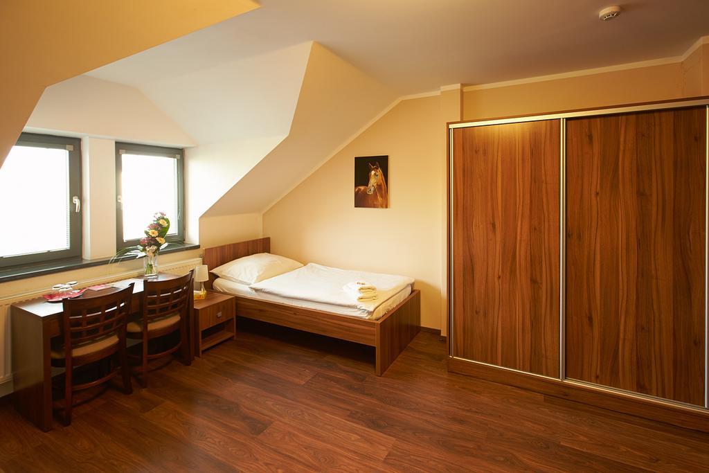 Hotel Horse Riding - Jezdecky Areal Trsice Ruang foto