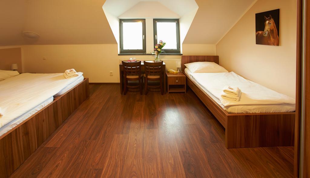 Hotel Horse Riding - Jezdecky Areal Trsice Ruang foto