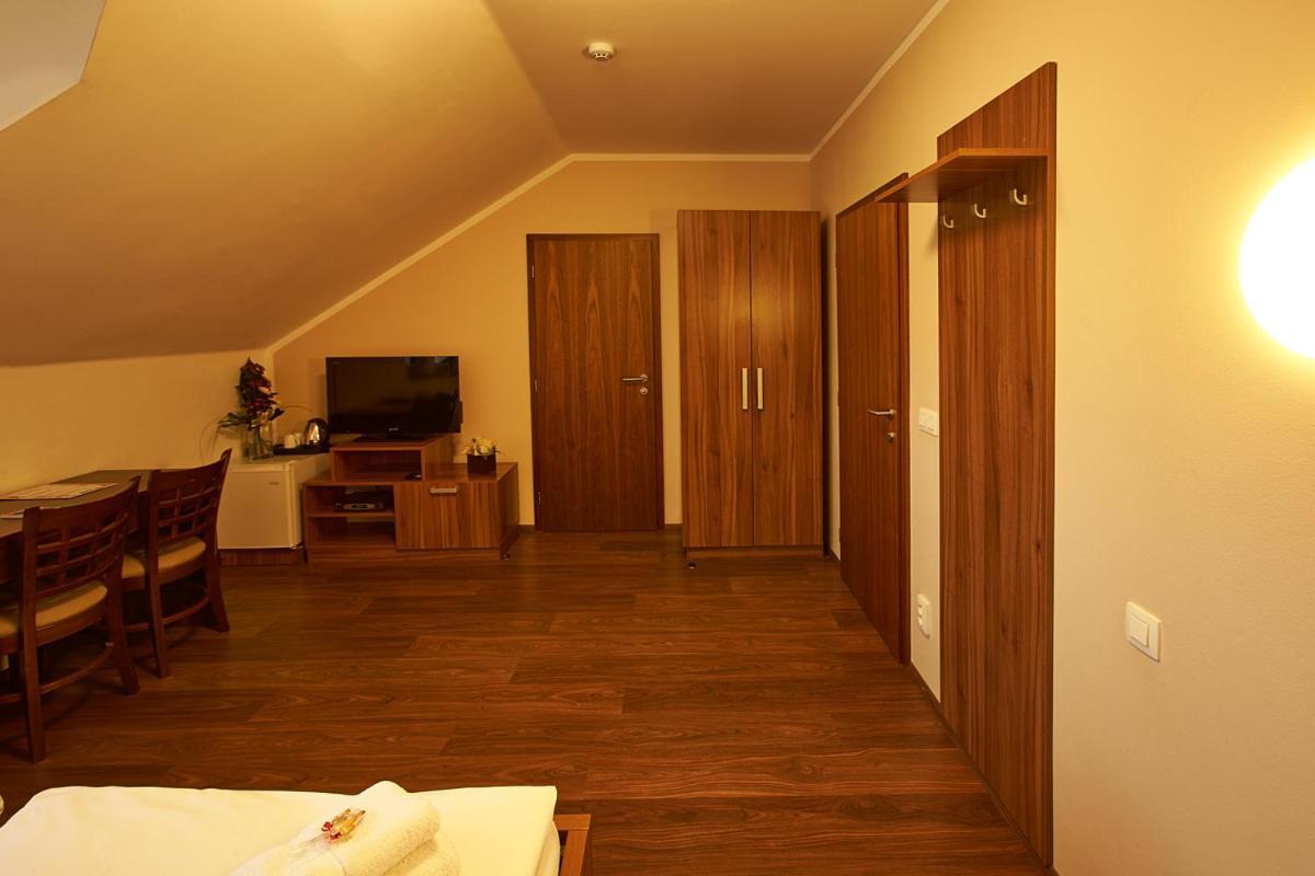 Hotel Horse Riding - Jezdecky Areal Trsice Ruang foto