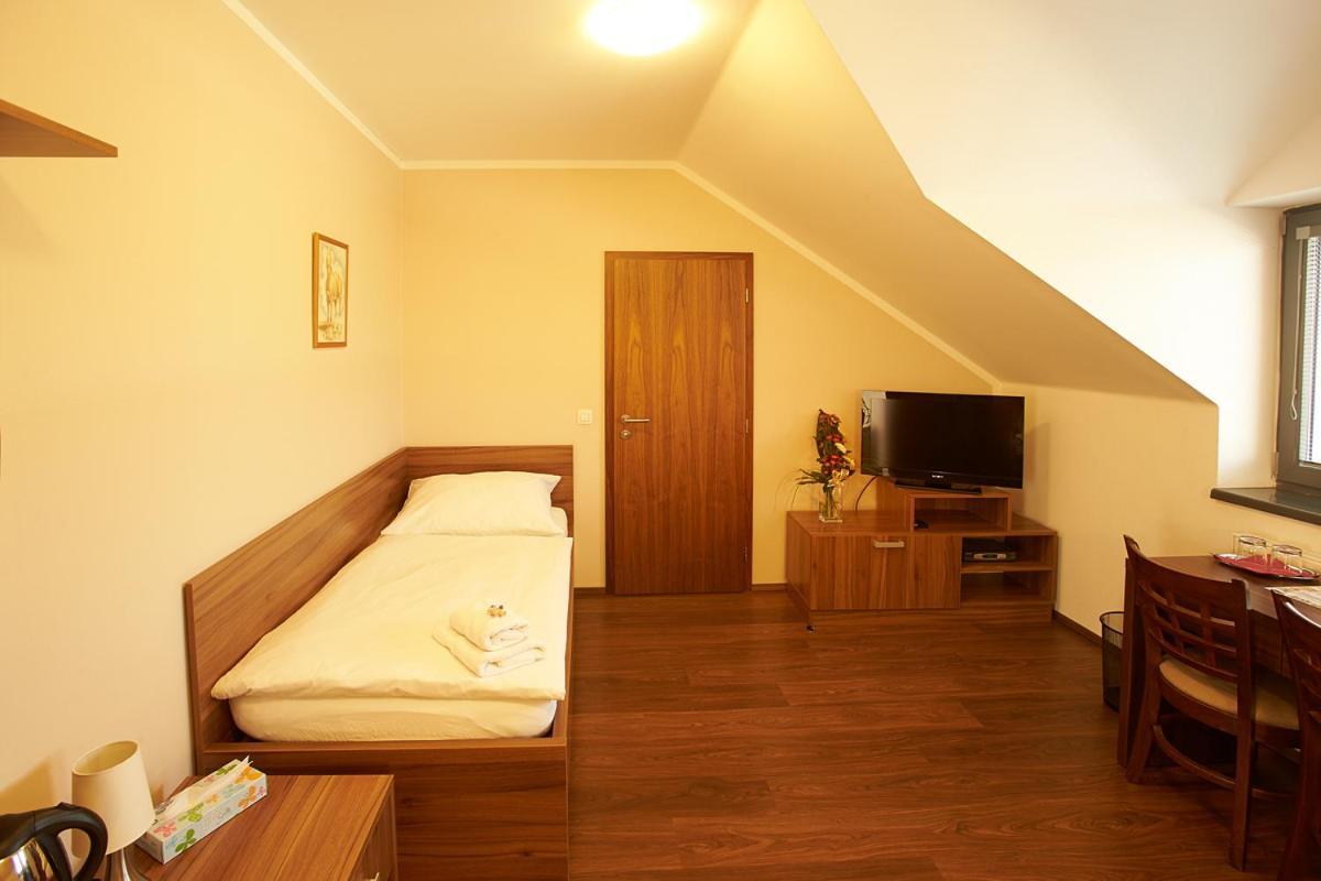 Hotel Horse Riding - Jezdecky Areal Trsice Ruang foto