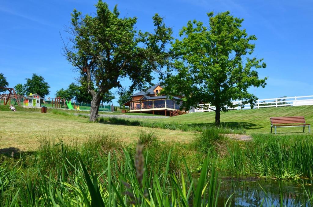 Hotel Horse Riding - Jezdecky Areal Trsice Bagian luar foto