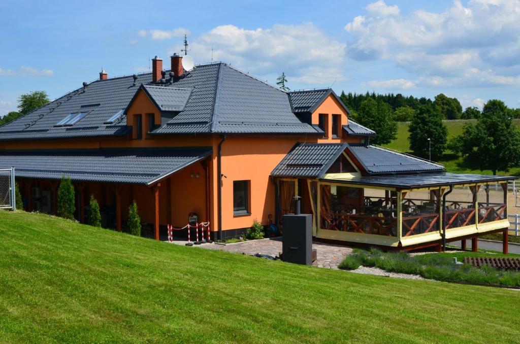 Hotel Horse Riding - Jezdecky Areal Trsice Bagian luar foto