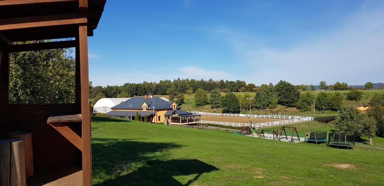 Hotel Horse Riding - Jezdecky Areal Trsice Bagian luar foto