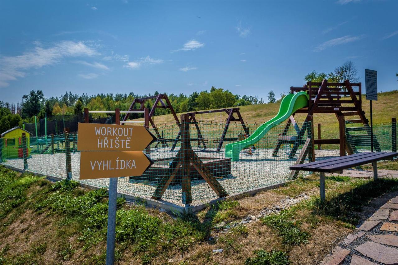 Hotel Horse Riding - Jezdecky Areal Trsice Bagian luar foto